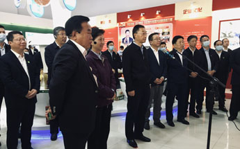 貴州、遼寧兩省省長來韓偉集團(tuán)參觀考察